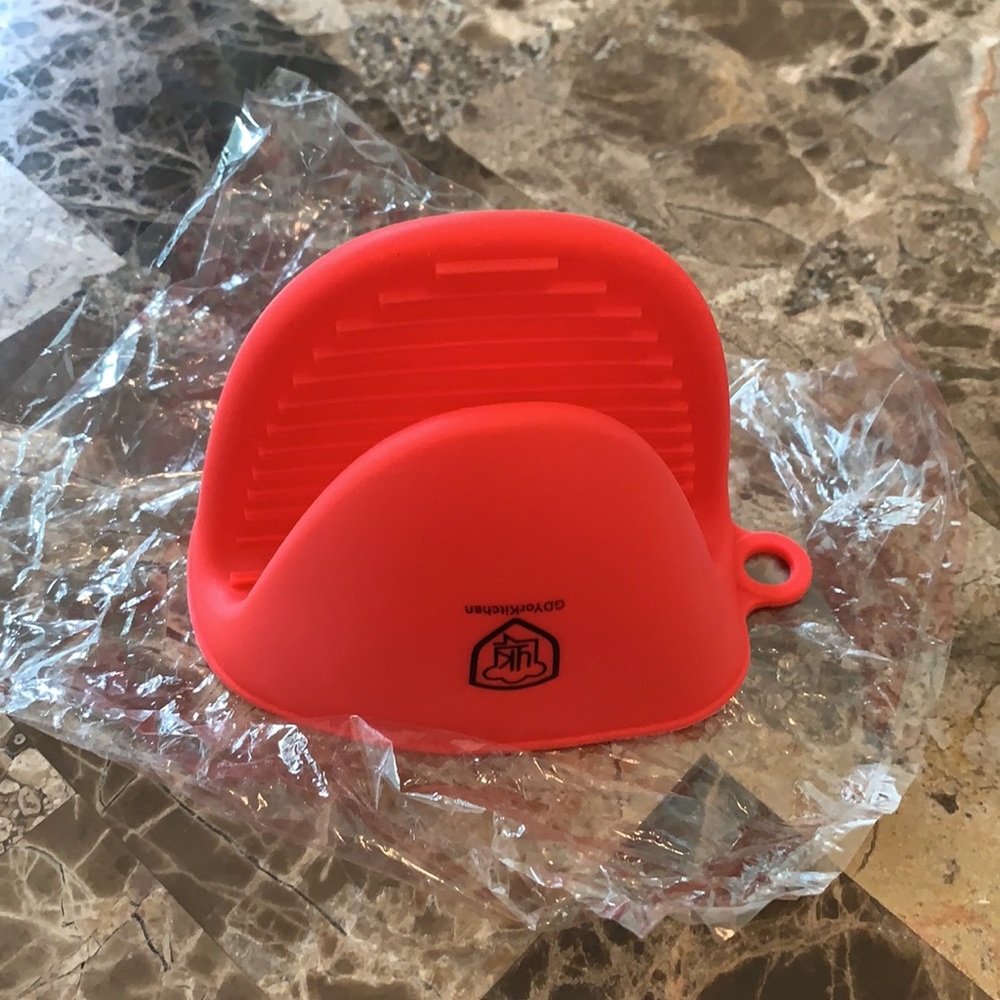 Small plastic pot holder/handle holder